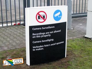 Kleine verlichte waarschuwingszuil